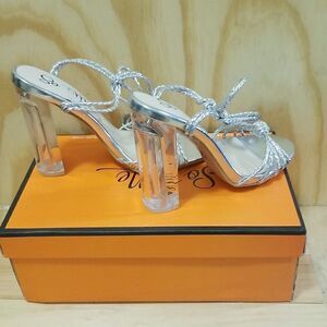 So Me Clear Acrylic Chunky Heel Sandal Wmn's size 7